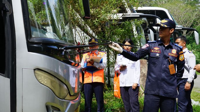 Kemenhub lakukan pemeriksaan bus pariwisata saat libur Waisak