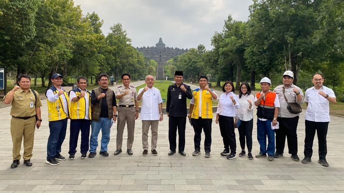 Tenaga Ahli Utama Kantor Staf Presiden, Helson Siagian, melakukan kunjungan kerja ke TPST Pasuruhan dan Kampung Seni Kujon, di Magelang, Jawa Tengah, Rabu (29/5/2024).