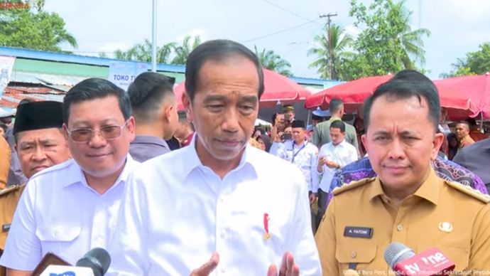 Presiden Jokowi usai meninjau Pasar Lawang Agung, Sumatra Selatan. (YouTube) 