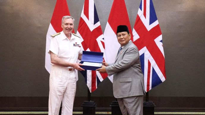 Menhan RI Prabowo Subianto menerima kunjungan kehormatan Panglima Angkatan Bersenjata Inggris, Admiral Sir Tony Radakin 