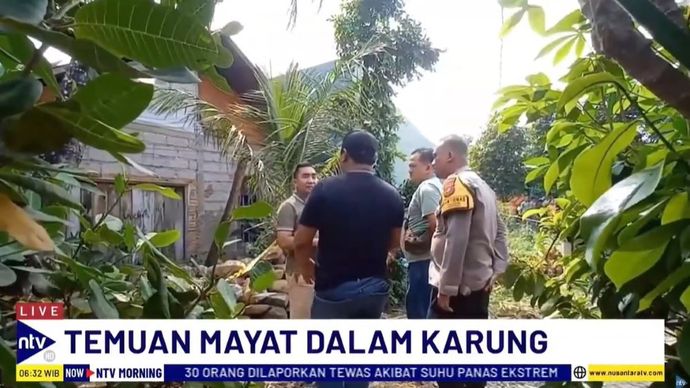 Satreskrim Polres Metro Bekasi Kota kembali mendatangi rumah terduga pelaku pembunuhan berinisial DS, yang merupakan lokasi pembunuhan bocah perempuan 9 tahun. 