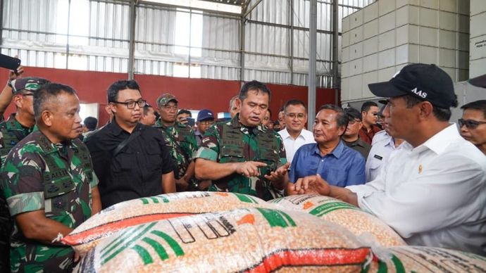 Kasad Bersama Mentan Panen Raya Jagung dan Singkong <b>(ist)</b>