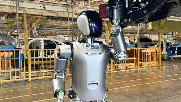 Robot humanoid Walker S versi industri dari Ubtech akan digunakan di lini produksi Dongfeng Motor guna melaksanakan tugas-tugas dalam proses manufaktur mobil. (Foto: Gizmochina) 