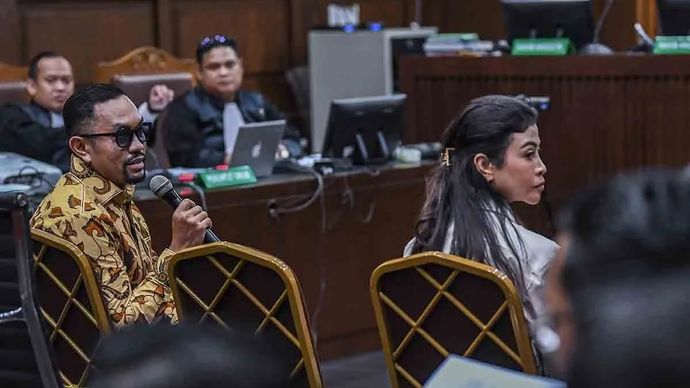 Putri SYL, Indira Chunda Thita Syahrul (kanan), saat bersaksi di pengadilan. (Antara) 