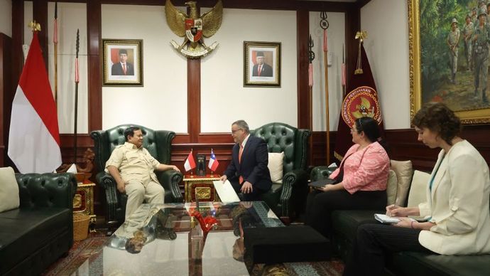 Menhan Prabowo Subianto bahas kolaborasi Pertahanan bersama Duta Besar Cile <b>(dok.Kemhan)</b>