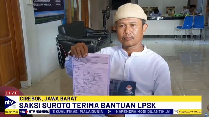 Suroto merupakan orang yang pertama menolong Vina dan Eky, saat keduanya tergeletak di jembatan fly over Talun, Cirebon, pada 27 Agustus 2016. 