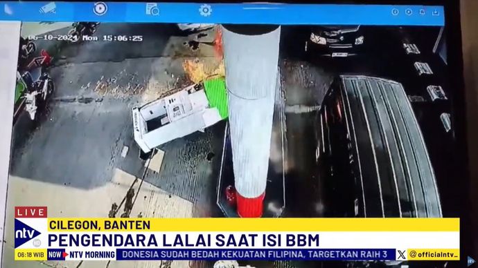 SPBU terbakar di Cilegon, Banten, usai selang pompa bensin tertarik mobil yang melaju. 