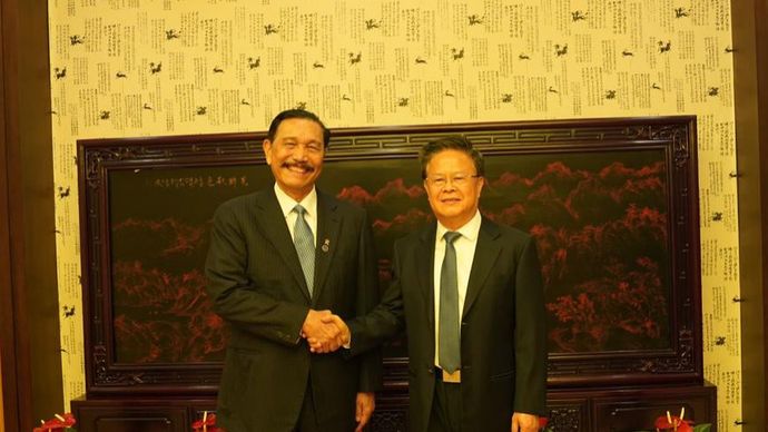 Menko Luhut saat bertemu dengan Chairman of National Development and Reform Comission (NDRC) Zheng Shanjie di Beijing.