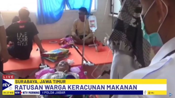 Korban keracunan massal harus menjalani perawatan di rumah sakit/tangkapan layar NTV