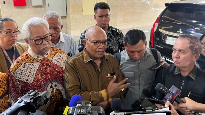 Staf Hasto, Kusnadi saat hendak membuat laporan ke Bareskrim Polri. 