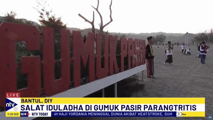 Gumuk Pasir Parangkusumo, Bantul, menjadi salah satu lokasi penyelenggaraan salat Idul Adha setiap tahunnya.  