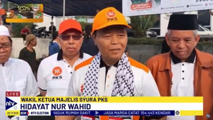 Wakil Ketua Majelis Syura Partai Keadilan Sejahtera (PKS), Hidayat Nur Wahid memberikan keterangan pers terkait sikap PKS siap berkoalisi dengan PDI Perjuangan dalam Pilkada 2024/tangkapan layar NTV