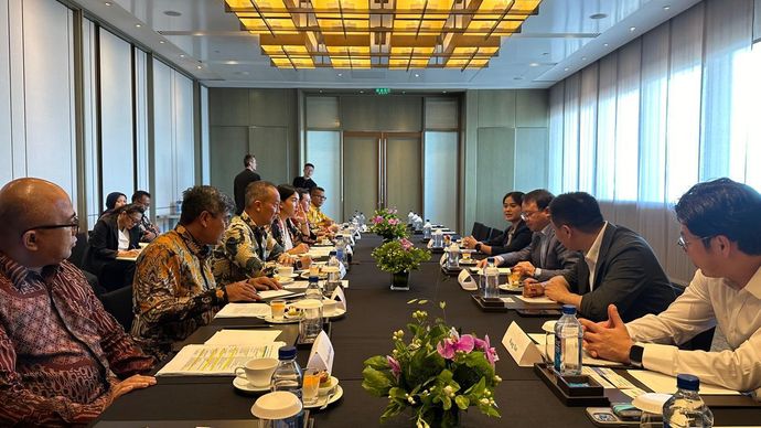 Menteri Perindustrian (Menperin) Agus Gumiwang Kartasasmita bertemu dengan jajaran SAIC-GM-Wuling Aitomobile Co., Ltd di Beijing