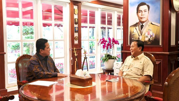Menteri BUMN Erick Thohir bertemu dengan presiden terpilih sekaligus Menteri Pertahanan Prabowo Subianto