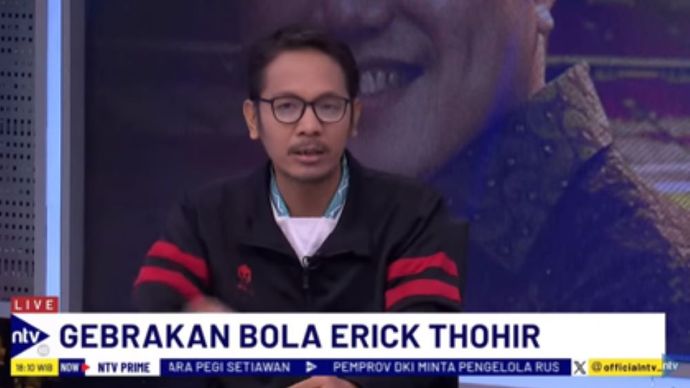 Analis sepak bola sekaligus Koordinator Save Our Soccer (SOS), Akmal Marhali dalam Dialog NTV Prime di NusantaraTV/tangkapan layar NTV