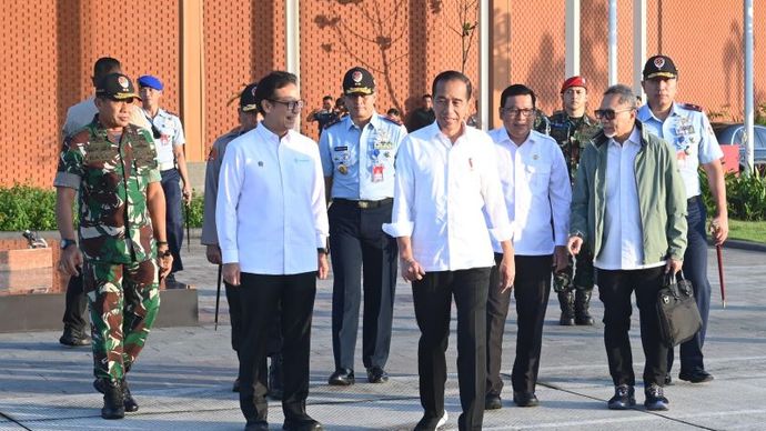 Presiden Jokowi bersama beberapa Menteri <b>(ANTARA)</b>