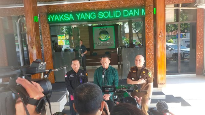 Direktorat Tipid Cyber Bareskrim Polri telah menyerahkan 9 tersangka pelaku judi online beserta barang buktinya kepada pihak Kejaksaan Negeri Semarang <b>(Humas Polri)</b>