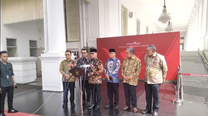 Pimpinan MPR RI usai bertemu Presiden Jokowi di Istana