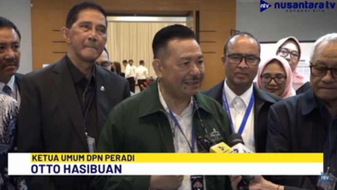 Ketua Umum DPN Peradi Otto Hasibuan memberikan keterangan pers terkait rencana Peradi mengajukan PK untuk para terpidana kasus Vina/tangkapan layar NTV