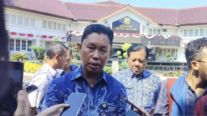 Penjabat Bupati Bogor Asmawa Tosepu