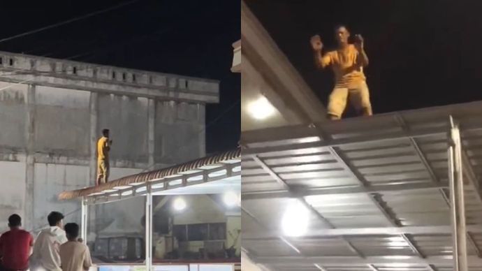 Seorang pria memanjat atap Masjid