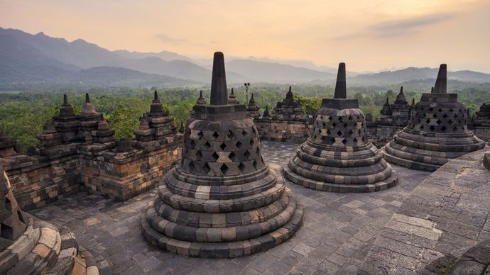 Candi Borobudur <b>(Kemdikbud)</b>