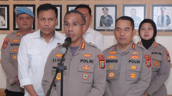 Kapolres Metro Jakarta Timur Kombes Nicolas Ary Lilipaly (tengah). 