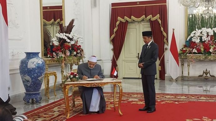 Presiden Joko Widodo bersama  Grand Syekh Universitas Al-Azhar as-Syarif, Kairo, Mesir, Ahmed Al Tayeb. 