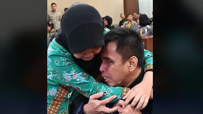 Aqiella Nadya nangis lolos Bintara Polda Jatim  <b>(TikTok )</b>