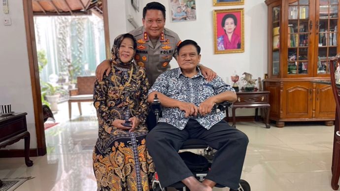 Irjen Krishna Mutri Bersama Orang Tua