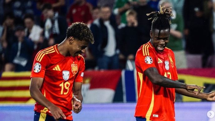 Lamine Yamal (kiri) jadi pencetak gol termuda sepanjang sejarah Euro <b>(Instagram Lamine Yamal)</b>