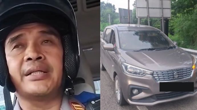 Aiptu Hery Jhon, anggota turjawali Satlantas Polres Metro Jakarta Barat, sedang mengevakuasi kendaraan  Suzuki Ertiga yang terhenti di jalan layang Gelong