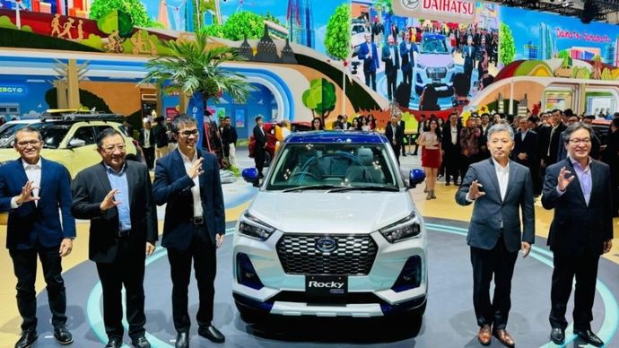 Daihatsu Rocky Hybrid varian tertinggi, yakni Premium G HEV 1.2L dihadirkan pada ajang GIIAS 2024, di ICE BSD City, Tangerang, Banten. (Foto: Adiantoro/NTV)