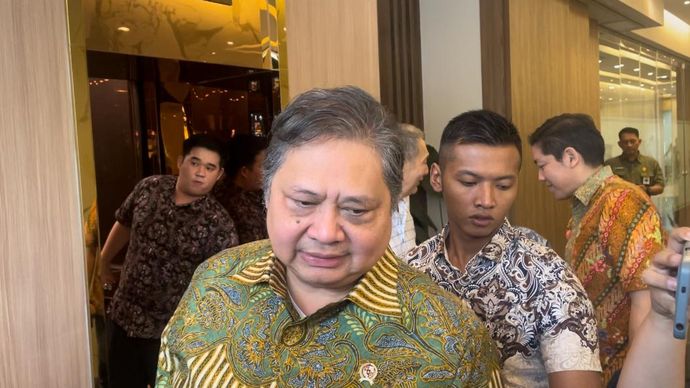 Menko Perekonomian Airlangga Hartarto buka suara soal gaji PNS akan naik di 2025 (Ntvnews.id-Muslimin Trisyuliono)