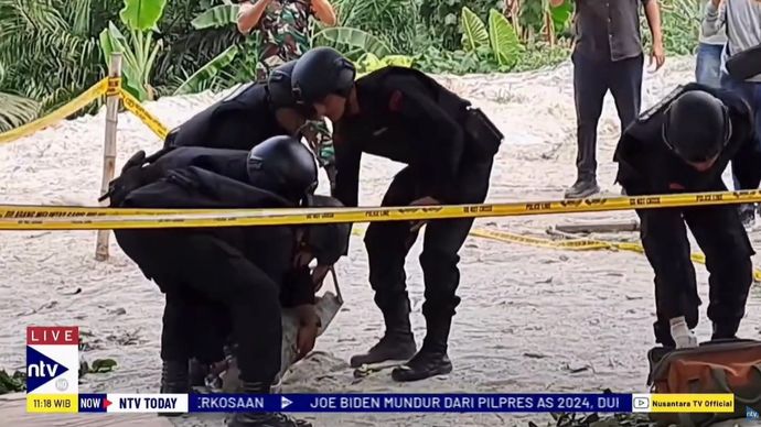 Sebuah rudal ditemukan seorang pemulung besi tua bernama Dion Sembiring, di bawah Jembatan Indrapura, Air Putih, Batu Bara, Sumatera Utara. 