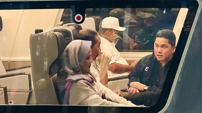 Menteri BUMN Erick Thohir bersama Presiden Jokowi menjajal Kereta Cepat Whoosh Instagram @erickthohir