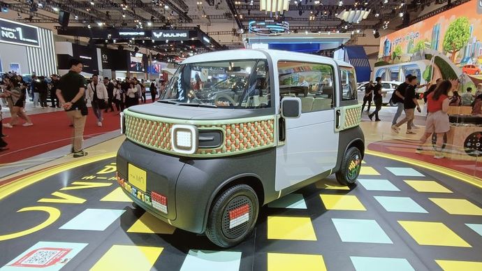 Mobil listrik konsep Daihatsu me:MO mencuri perhatian pengunjung GIIAS 2024. (Foto: Adiantoro/NTV)