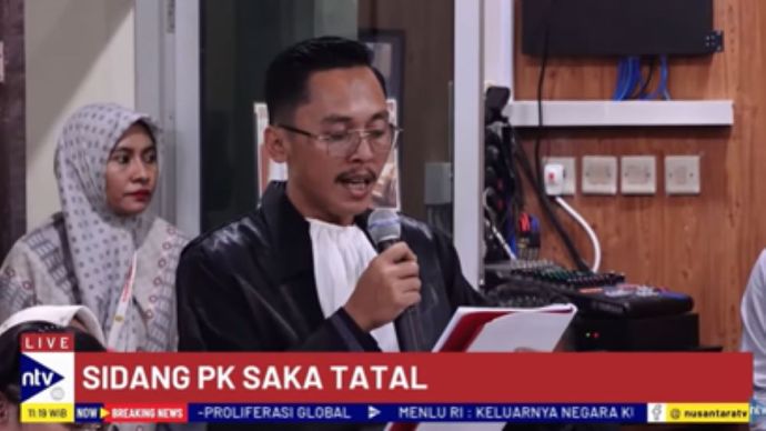 Anggota Tim Kuasa Hukum Saka Tatal membacakan bukti-bukti baru dalam Sidang PK Saka Tatal di PN Cirebon/tangkapan layar NTV