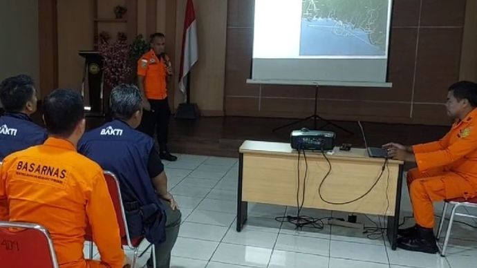 Pertemuan koordinasi pencarian kapal LCT Cita XX yang hilang kontak saat mengangkut perangkat pembangunan BTS di Kabupaten Yahukimo.