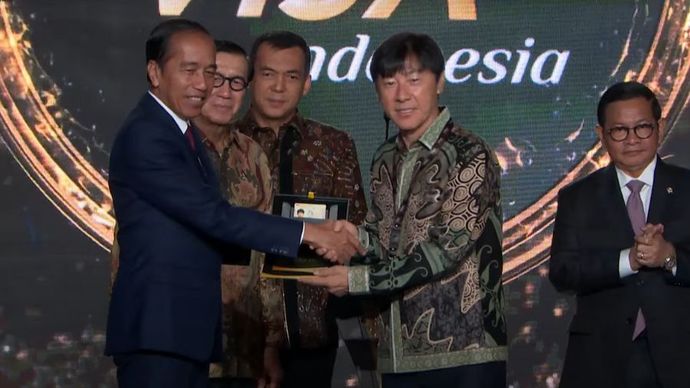 Shin Tae-yong mendapatkan Golden Visa dari Presiden Jokowi