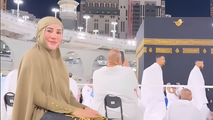 Isa Zega Umrah Pakai Hijab