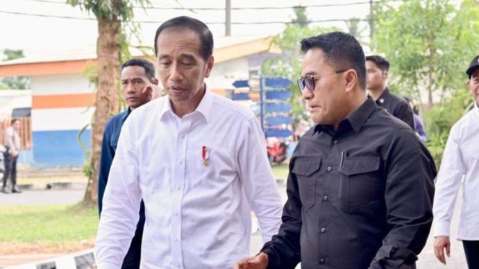 Deputi Bidang Protokol, Pers dan Media Sekretariat Presiden Yusuf Permana saat mendampingi Presiden Joko Widodo.