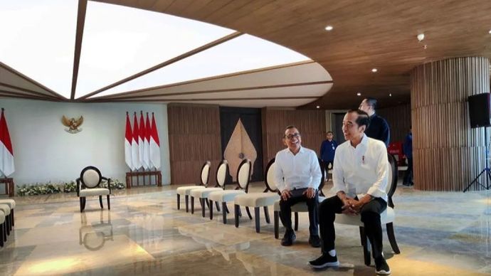 Presiden Jokowi saat berkantor di IKN. (Antara) 