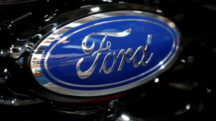 Logo Ford terlihat di Pameran Motor Frankfurt (IAA) 2019 di Frankfurt, Jerman, 10 September 2019. (Foto: REUTERS/Wolfgang Rattay/Dok)