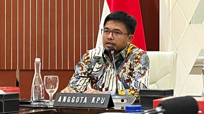 Anggota KPU RI Idham Holik saat Uji Publik Rancangan Peraturan KPU tentang Dana Kampanye Peserta Pemilihan Gubernur dan Wakil Gubernur, Bupati dan Wakil Bupati, serta Wali kota dan Wakil Wali kota di Kantor KPU RI, Jakarta, Jumat 2/8/2024).