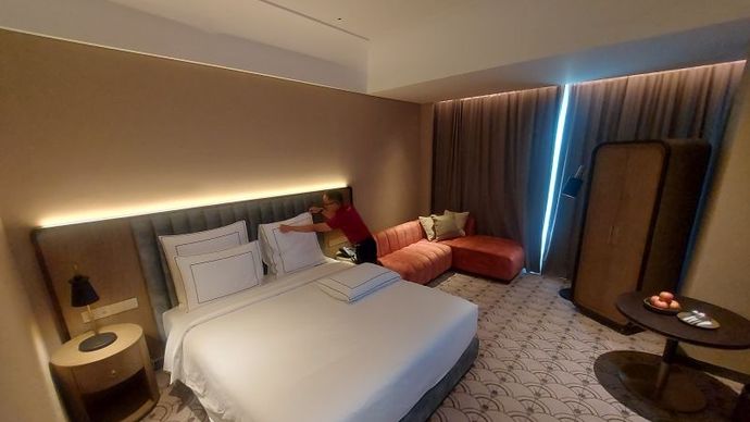 Suasana di salah satu ruang kamar Swissotel Nusantara IKN, Kabupaten Penajam Paser Utara, Kalimantan Timur, Jumat (2/8/2024).  <b>(ANTARA/Andi Firdaus)</b>