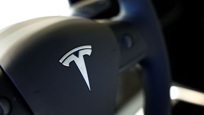 Ilustrasi. Mobil listrik Tesla. (Foto: Reuters) 