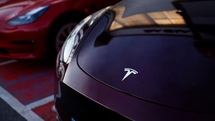 Ilustrasi. Mobil listrik Tesla. (Foto: Reuters)