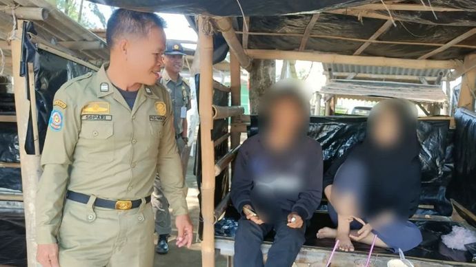 Satpol PP patroli warung bilik di Pemalang