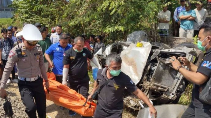 Kereta Tabrak Mobil di Tulungagung